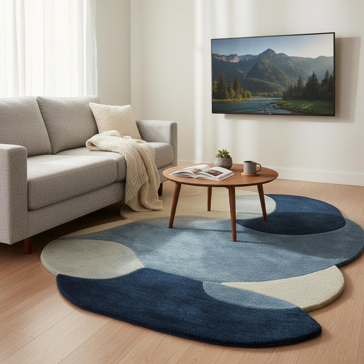 Translation missing: es.Abstract pebble rug with blue and beige layers, freeform shape, and plush cut pile surface