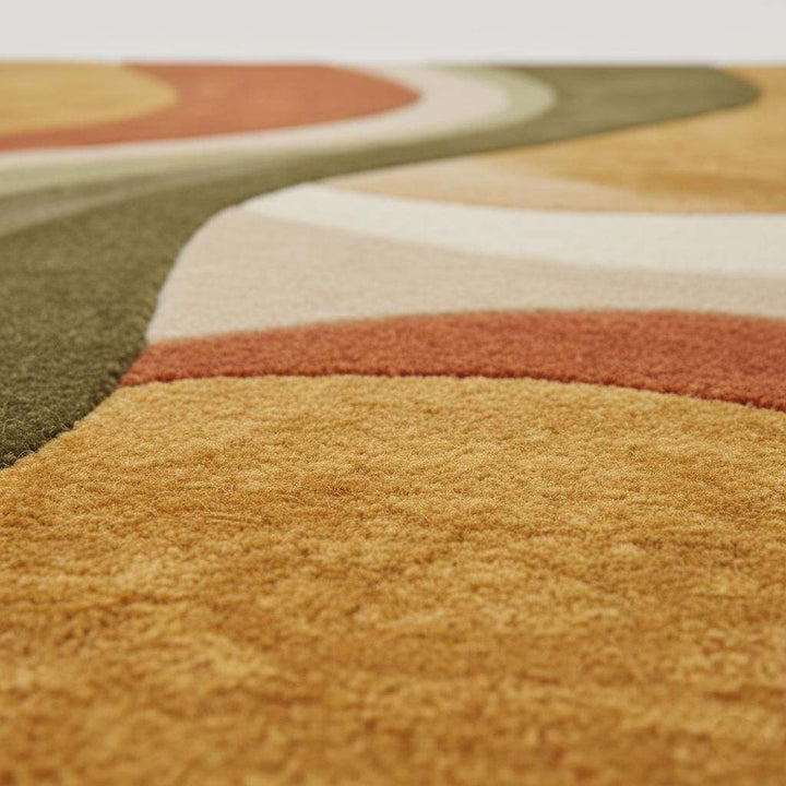Translation missing: es.Abstract wool rug with retro geometric pattern and organic curves in warm earthy tones