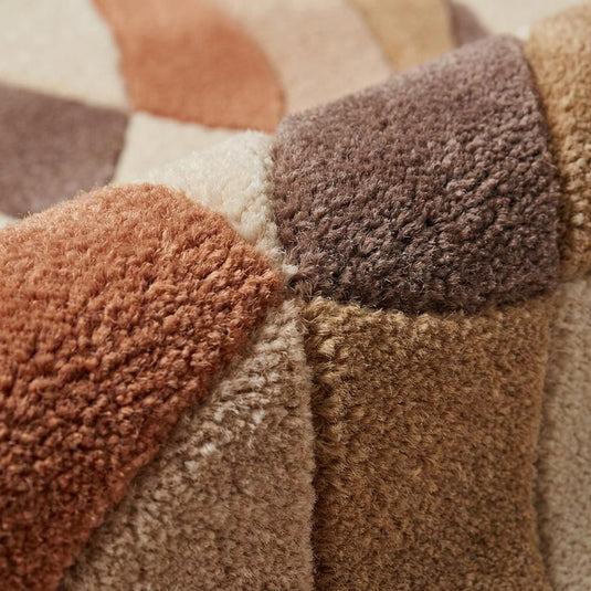 Translation missing: es.Close-up texture of hand tufted premium wool rug showing soft carved pile and sculpted abstract detailing __etsy:8048393661