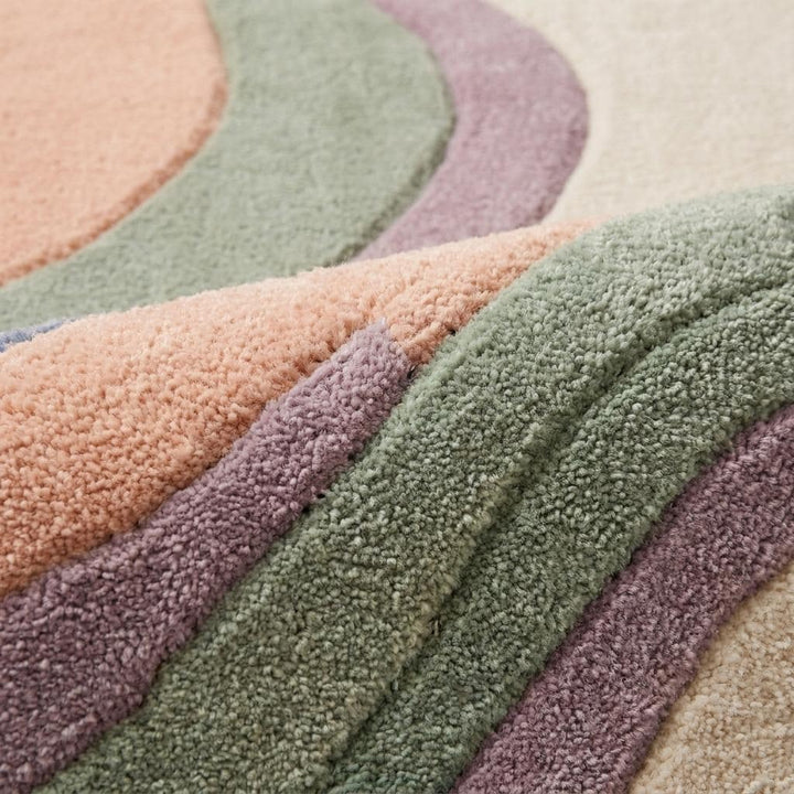 Translation missing: es.Close-up of soft wool texture showing hand tufted pile and pastel color detailing __etsy:7988512106