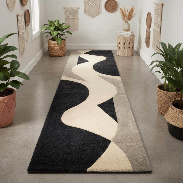 Translation missing: es.Abstract curved pattern detail of black, ivory, and grey runner rug with smooth flowing lines