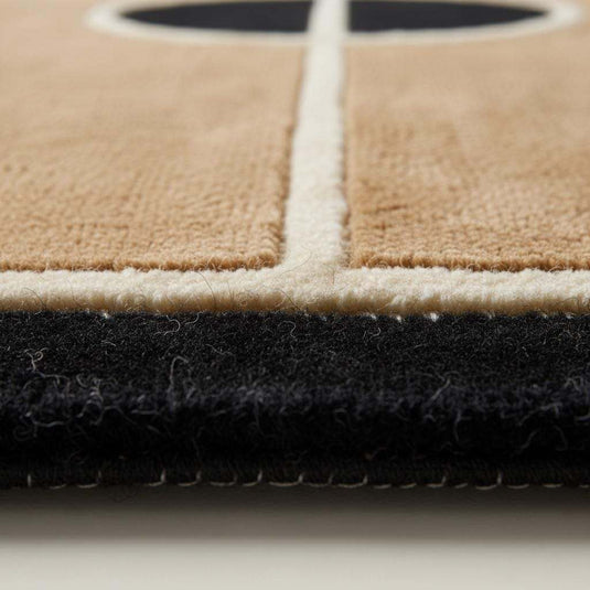 Translation missing: es.Close-up of plush hand-tufted basketball rug showing medium pile texture, carved court lines, and soft fibers