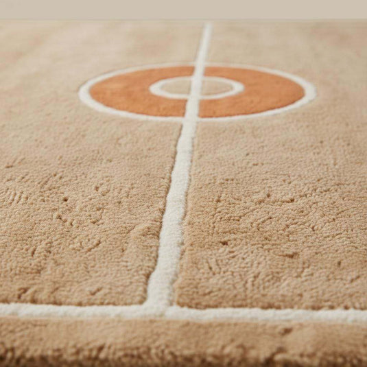 Translation missing: es.Close-up of plush cut-pile rug texture showing dense fibers, soft pile height, and clean basketball court line detailing