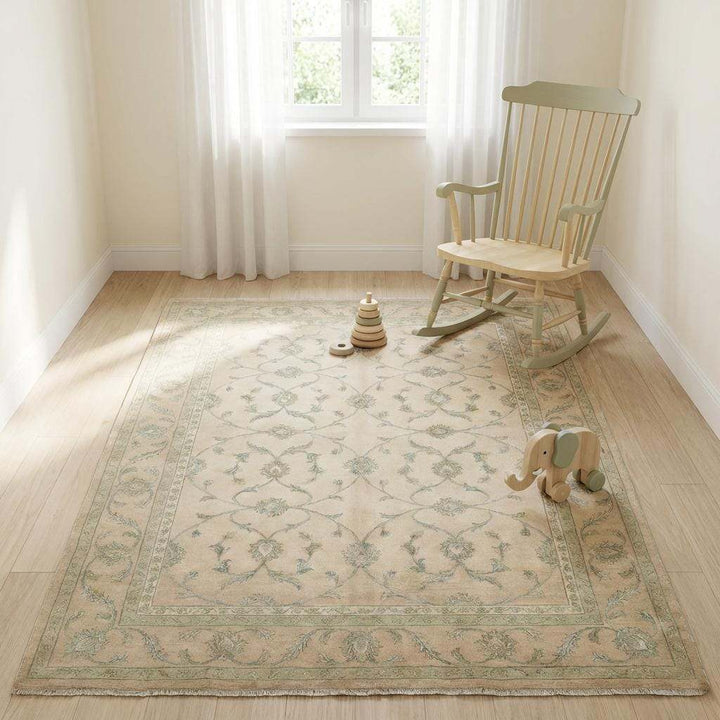 Translation missing: es.Hand-knotted style wool rug showcasing detailed floral craftsmanship and traditional design
