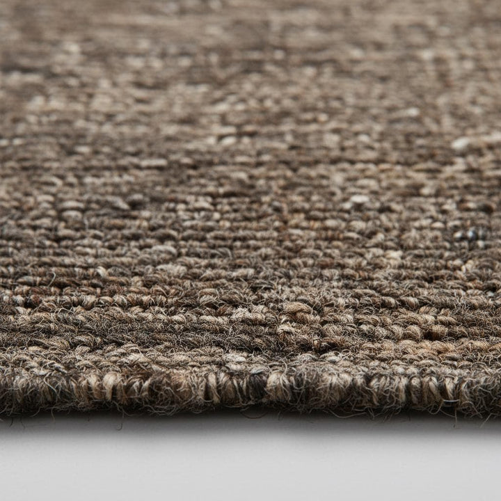 Translation missing: es.Handwoven chunk wool rug in neutral tones for cozy modern farmhouse and boho decor