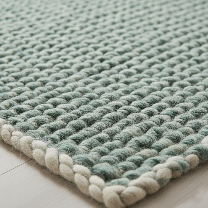 Translation missing: es.Close-up of chunky knit wool texture in mint and warm grey — handcrafted rug, rugs for nursery or bedroom, carpet, teppich