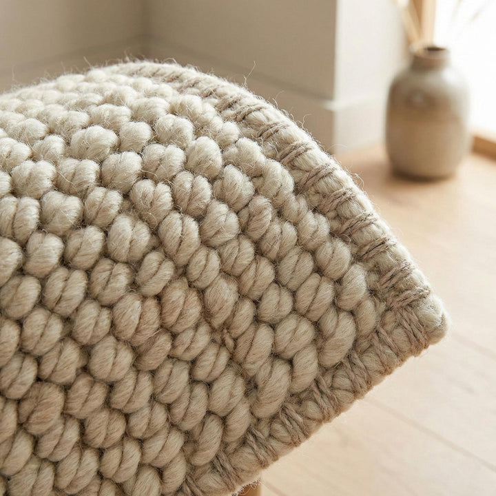 Translation missing: es.Chunky knit neutral rug with thick textured natural fibers for cozy Scandinavian homes