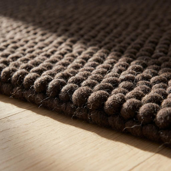 Translation missing: fr.Chunky knit rug in deep dark brown with thick braided roving texture for cozy modern interiors