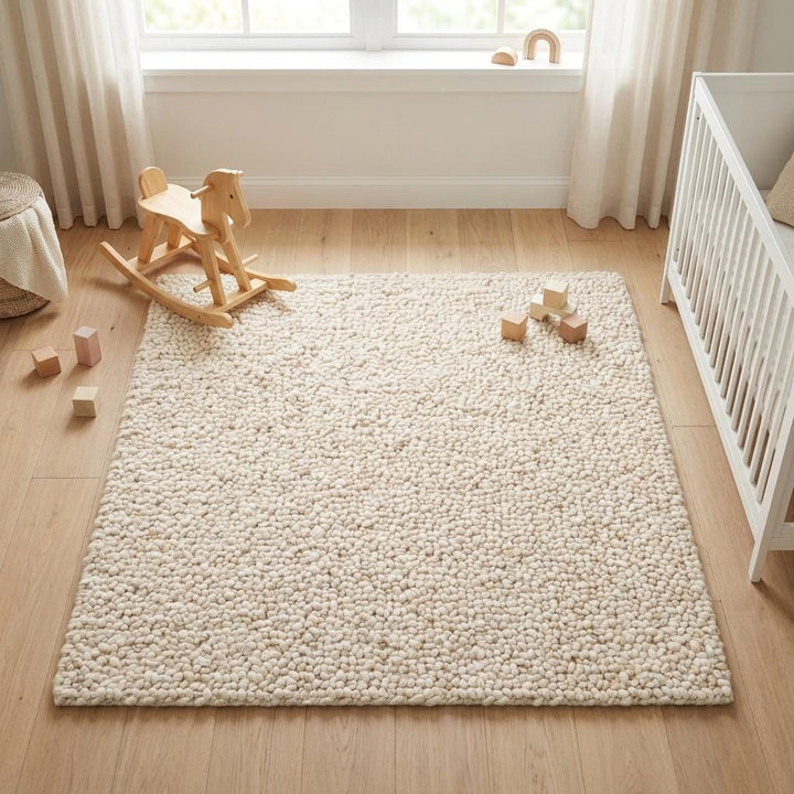 Translation missing: es.Soft chunky knit wool rug in nursery setting, creating a warm and comfortable space with plush texture perfect for babies and family-friendly interiors