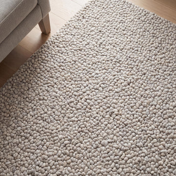 Translation missing: fr.Chunky knit wool rug in neutral beige with pebble texture, handmade thick cozy area rug for modern minimalist decor