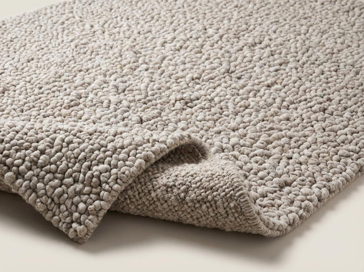 Translation missing: en.Detailed view of chunky rug edge showing thick looped construction, durable finish and dense texture for long-lasting use and structure
