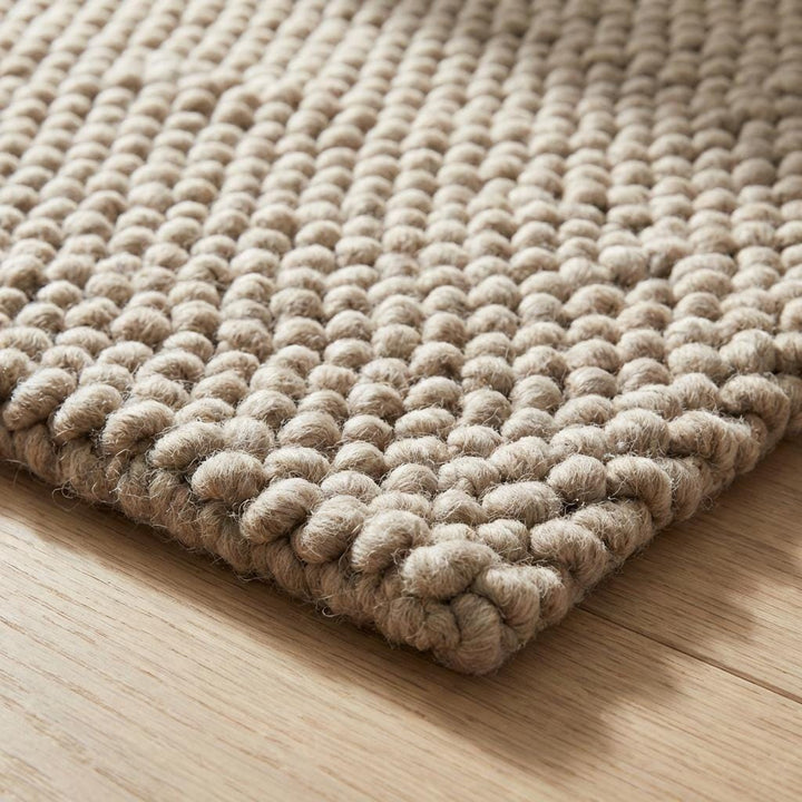 Translation missing: es.Detailed close-up of thick chunky wool fibers showing plush texture