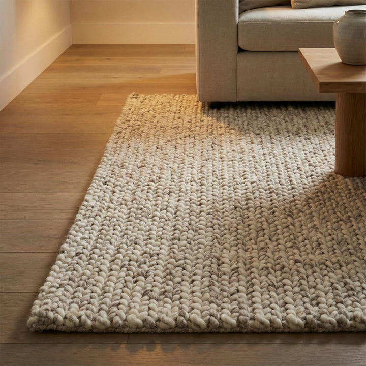 Translation missing: es.Chunky knit wool rug with thick plush loops in neutral tones for cozy modern home décor