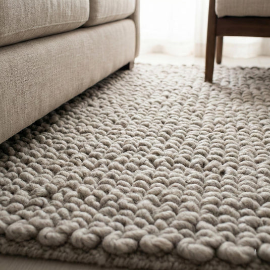 Translation missing: es.Chunky loop rug in neutral ivory with thick, textured, plush surface for cozy modern living rooms