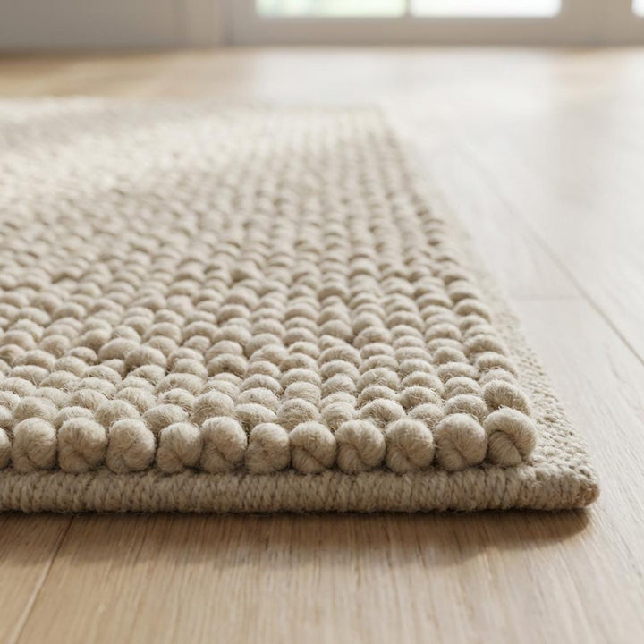 Translation missing: es.Detailed edge shot showing braided border and raised loop construction