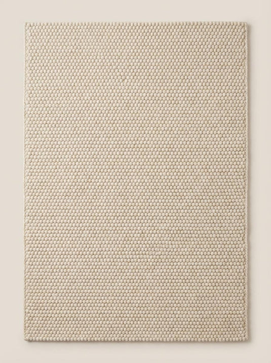 Translation missing: es.Top surface texture of plush loop rug with dimensional woven rows