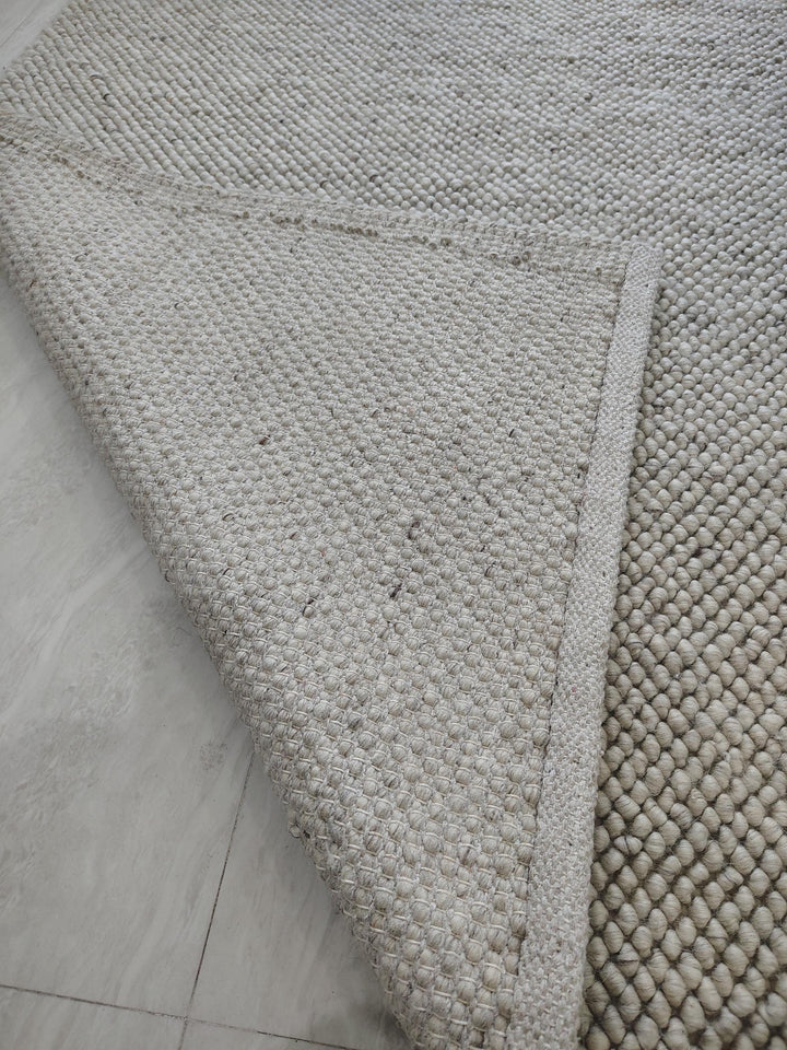 Translation missing: es.Edge detail of thick loop construction with clean binding finish
