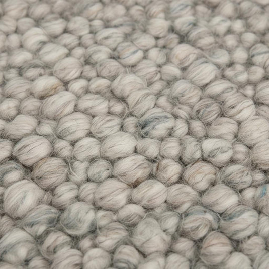 Translation missing: es.Handmade natural wool rug with thick pebble texture, beige and ivory fibers, ideal for modern minimalist living room décor