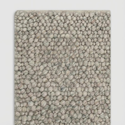 Translation missing: es.Neutral chunky wool loop carpet featuring organic pebble weave pattern for cozy home styling and warm floor texture