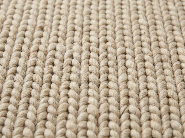 Translation missing: es.Close-up of thick looped knit texture showing plush, oversized yarn