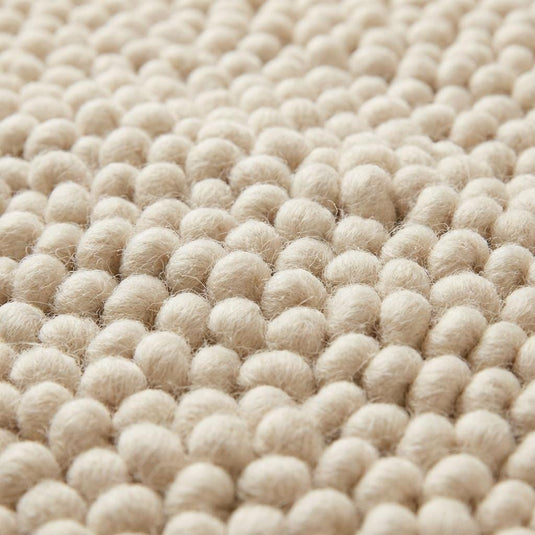 Translation missing: es.Chunky wool pebble rug in thick ivory with textured loops for cozy modern living rooms