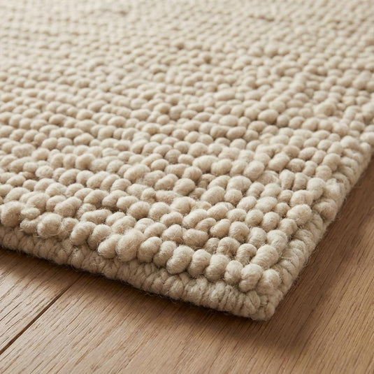 Translation missing: es.Chunky wool pebble rug in thick ivory with textured pebble design for cozy modern living room decor