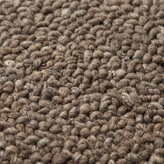 Translation missing: es.Close-up of soft chunky knit wool rug showing textured loops and plush surface for modern farmhouse interiors