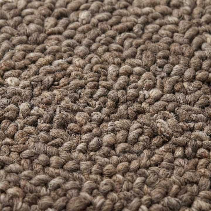 Translation missing: es.Close-up of soft chunky knit wool rug showing textured loops and plush surface for modern farmhouse interiors