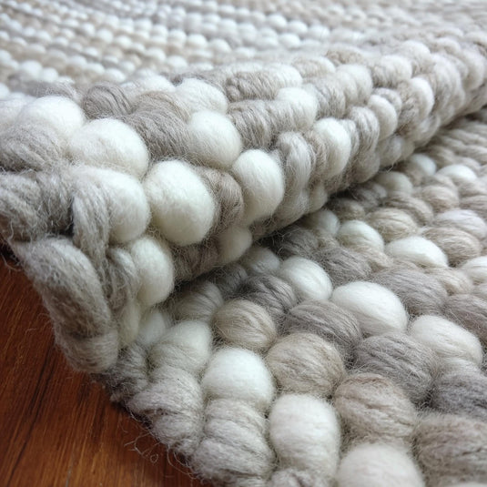 Translation missing: es.Handwoven chunky wool rug in neutral tones with thick, cozy texture for Scandinavian and modern living spaces
