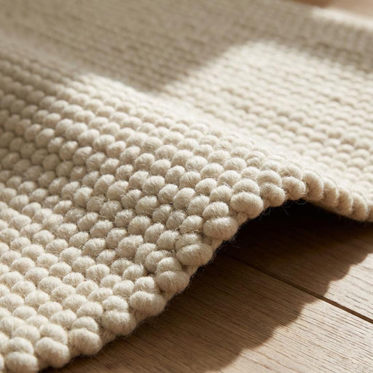 Translation missing: es.Chunky wool rug with handwoven pebble texture in neutral cream for modern boho minimalist decor