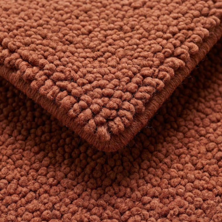 Translation missing: es.Chunky wool rug in warm rust tone with plush, textured loops for cozy living room or bedroom comfort
