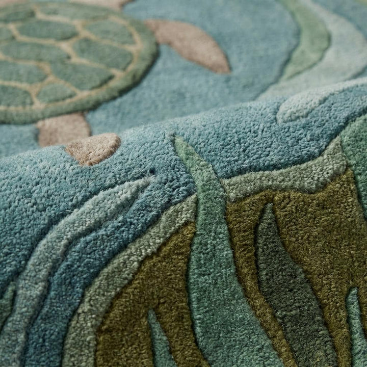 Translation missing: es.Close-up of tufted sea turtle rug texture showing plush pile, carved pattern detail, soft fiber surface, ocean themed area rug craftsmanship