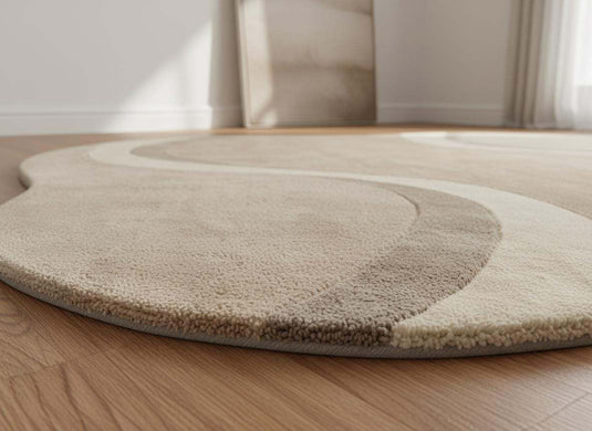 Translation missing: es.Modern curved rug living room with soft wavy pattern in neutral beige tones and organic shape
