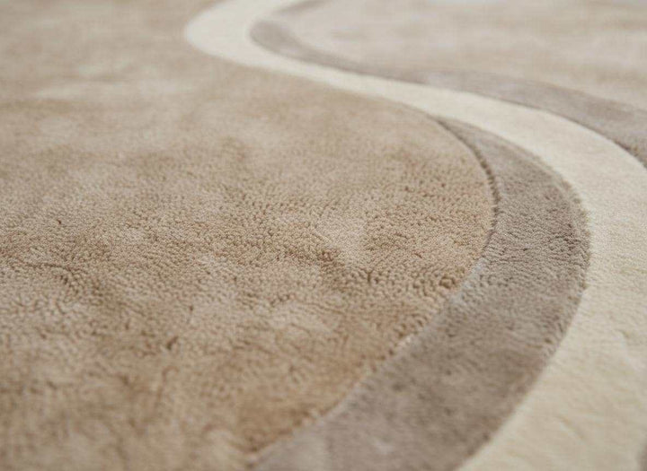 Translation missing: en.Modern curved rug living room with beige wavy pattern and organic shape, hand-tufted for soft comfort and neutral Japandi style decor