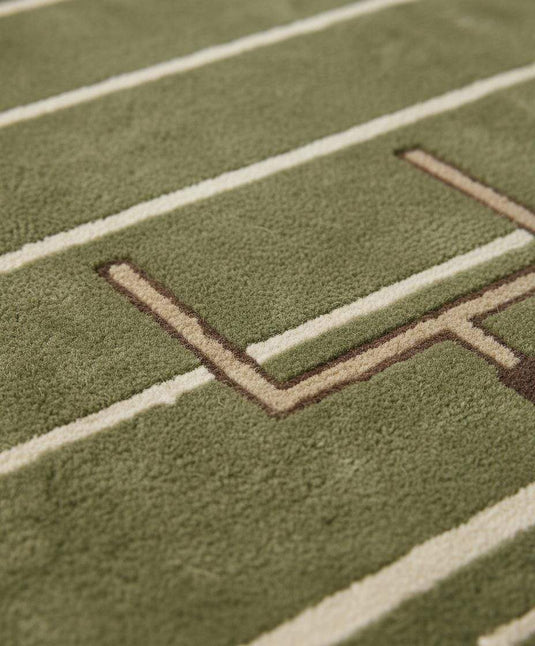 Translation missing: es.Close-up of plush hand-tufted rug showing dense pile texture, soft fibers, and clean field lines