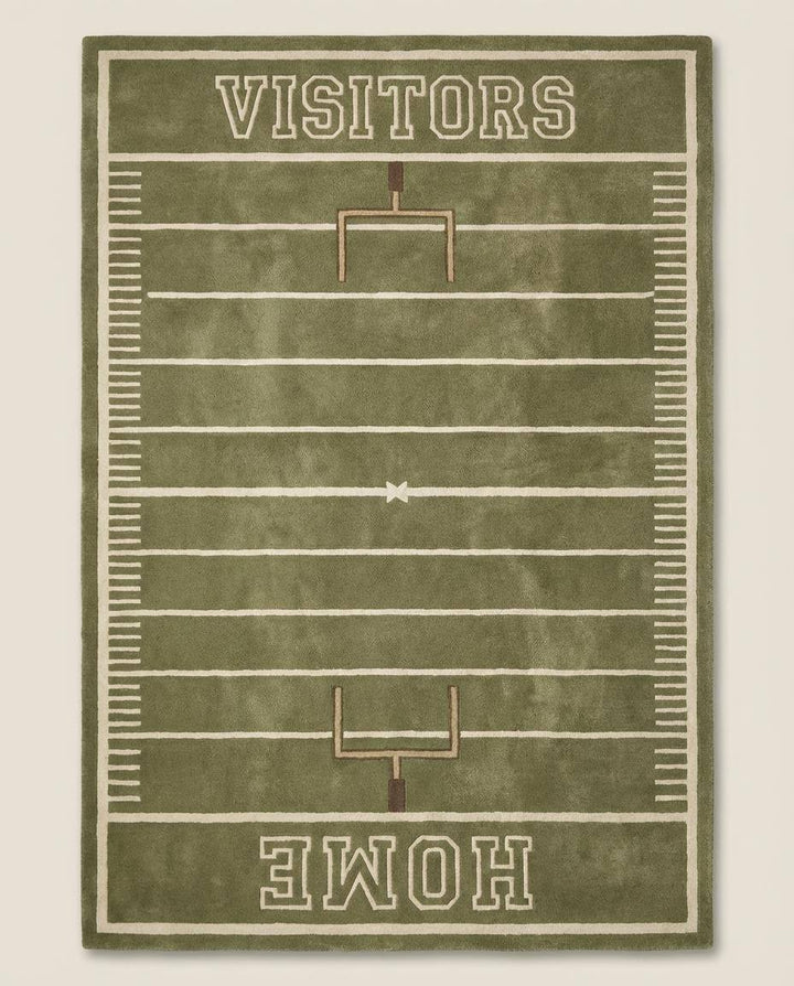 Translation missing: es.Rectangular football field rug featuring goalpost markings and classic field layout