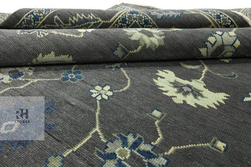 Translation missing: fr.Hand knotted Oushak wool rug with traditional floral design in muted gray for 8x10 area