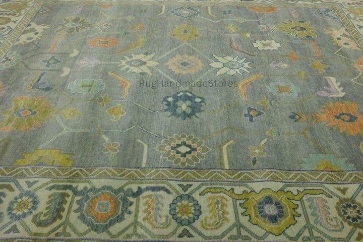 Translation missing: es.Hand-knotted Oushak wool rug with vintage Turkish floral design in green and blueish-green tones for living room decor