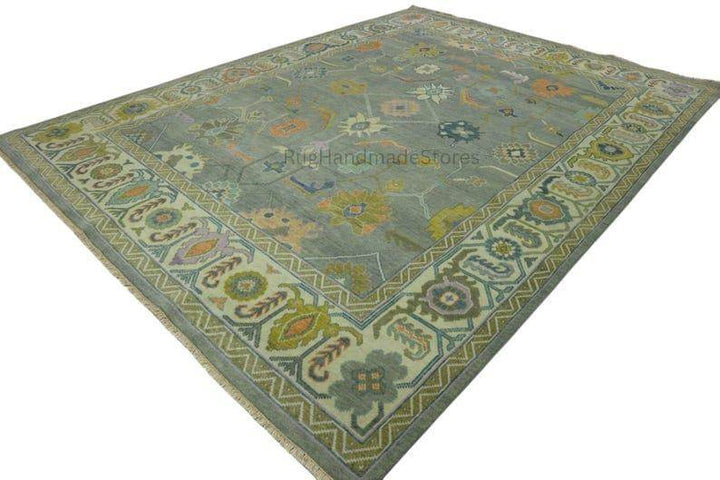 Translation missing: es.Hand-knotted Oushak wool rug with vintage Turkish floral design in green and blueish tones for living room décor