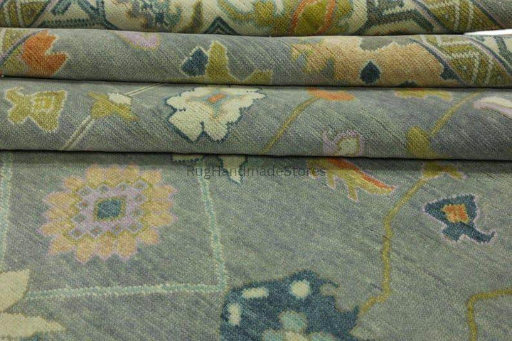 Translation missing: es.Hand-knotted Oushak wool rug with vintage Turkish floral design in green and blueish tones for living room decor