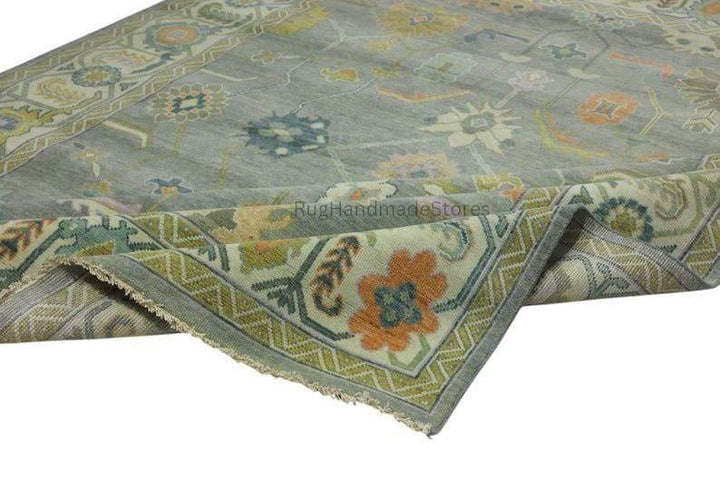 Translation missing: es.Hand-knotted Oushak wool rug with vintage Turkish floral design in green and blue-green tones for living room decor