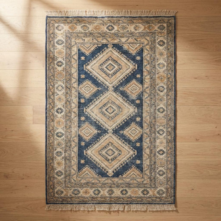 Translation missing: en.Low pile hand knotted rug ideal for living room or bedroom with classic woven border