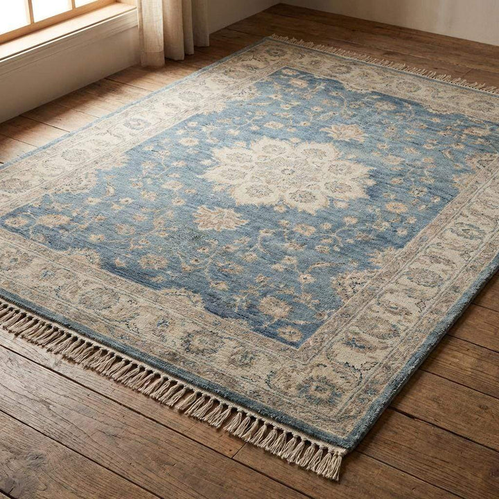 Translation missing: es.Artisan made wool area rug featuring floral motifs and classic border design