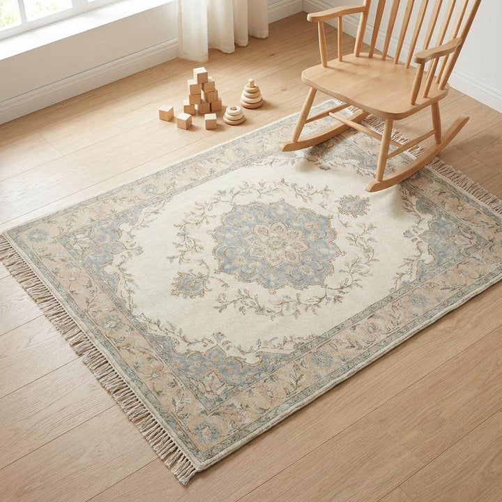 Translation missing: es.Handmade wool area rug with soft neutral palette for timeless home decor styling