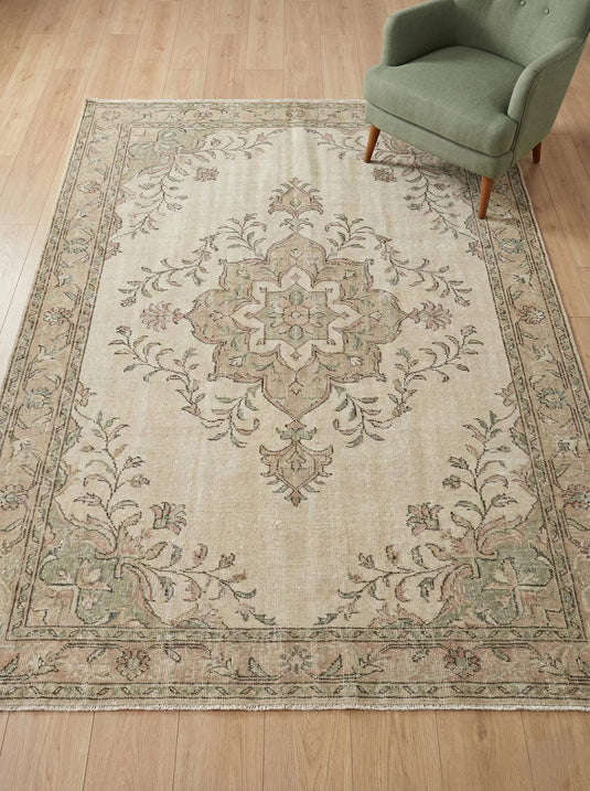 Translation missing: fr.Hand knotted Oushak wool area rug in muted sage green and blush pink with vintage Turkish design