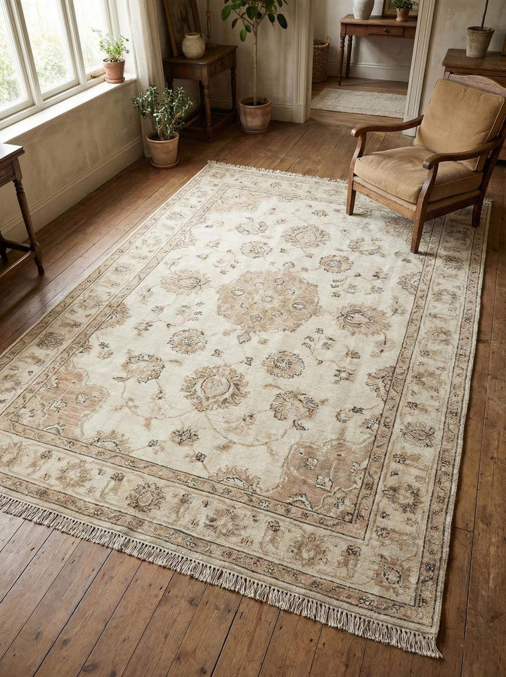Translation missing: fr.Hand knotted Oushak rug 8x10 beige wool vintage Turkish living room carpet