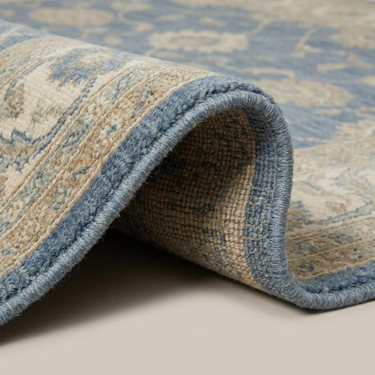 Translation missing: es.Close-up of hand knotted wool rug showing soft texture, dense pile, and intricate floral detailing __etsy:8030552693