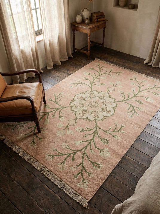 Translation missing: es.Hand knotted Oushak rug with blush pink floral wool design and traditional craftsmanship