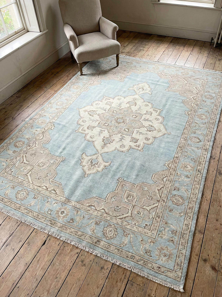 Translation missing: es.Hand knotted Oushak rug in muted blue and beige wool with vintage Turkish design for coastal farmhouse decor, 8x10