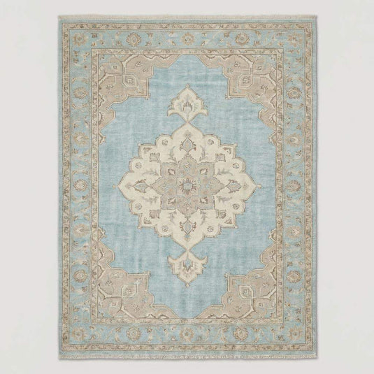 Translation missing: es.Side view of a blue wool area rug showing the thickness of the pile and the integral fringe detail